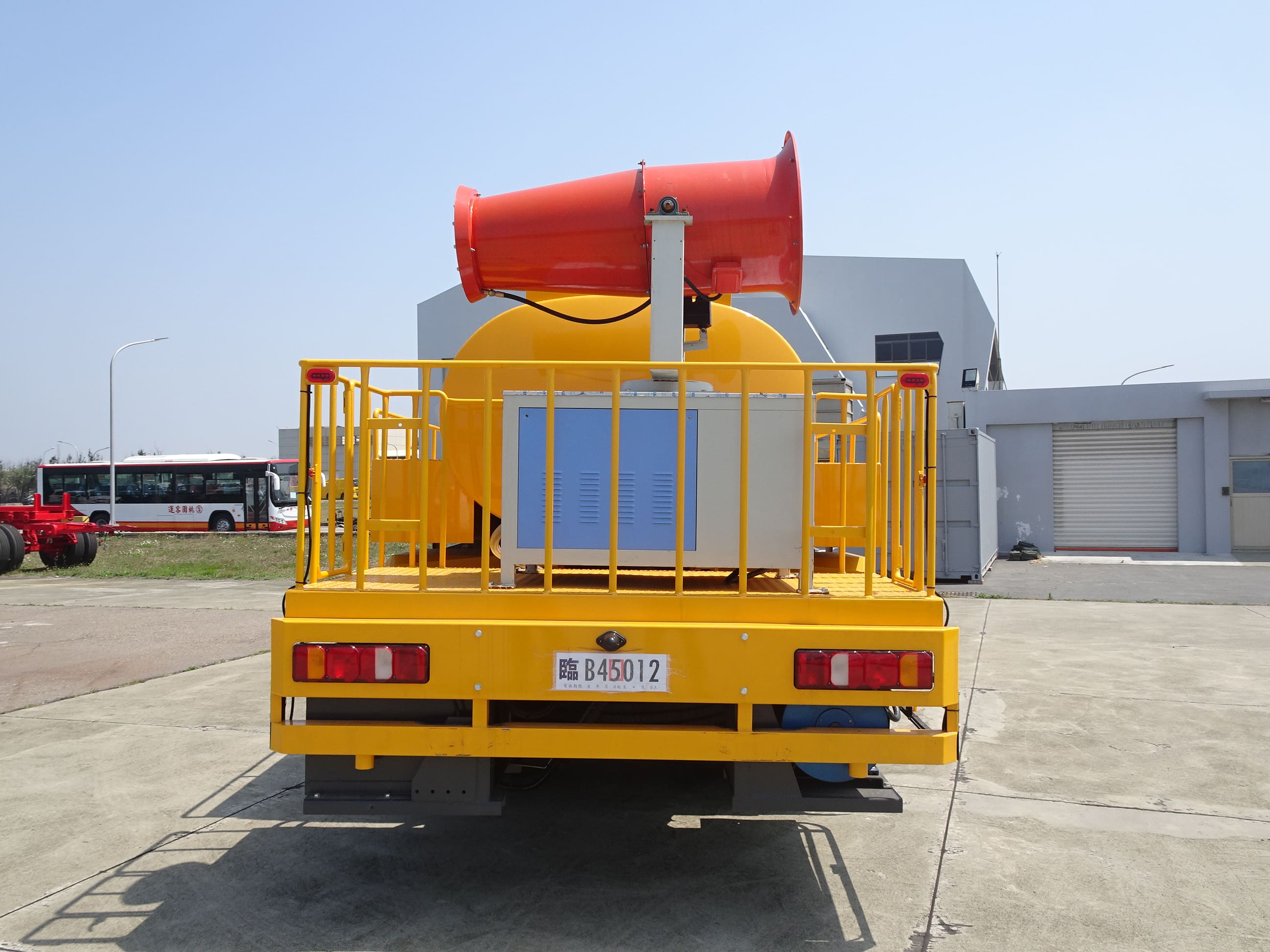 大型灑水車SW600 - 大來重工有限公司